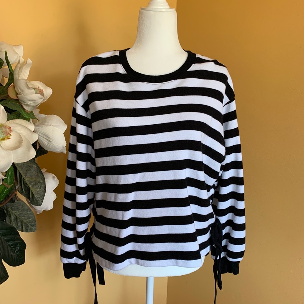 A New day White/Black Striped Cotton Sweatshirt Top Size Medium.
